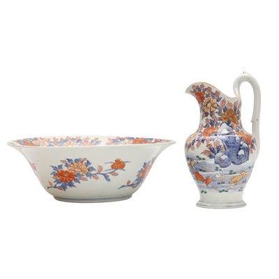Lot 32 - A Japanese Imari 'floral' jug and basin, Meiji period, 19th century