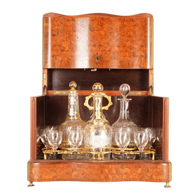 Lot 186 - A French rosewood parquetry decanter box (cave à liqueur)