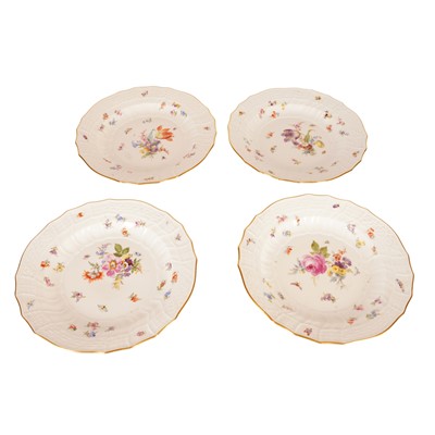 Lot 262 - A set of four Meissen porcelain dinner plates