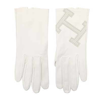 Lot 235 - Hermès White H Gloves - Size 7.5