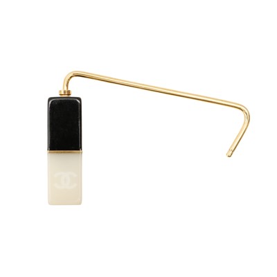 Lot 176 - Chanel Black CC Handbag Hook