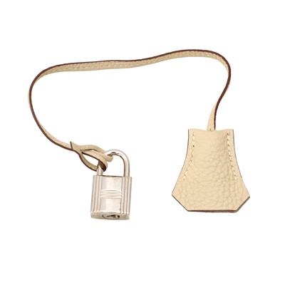 Lot 122 - Hermès Craie Togo Cadenes Set