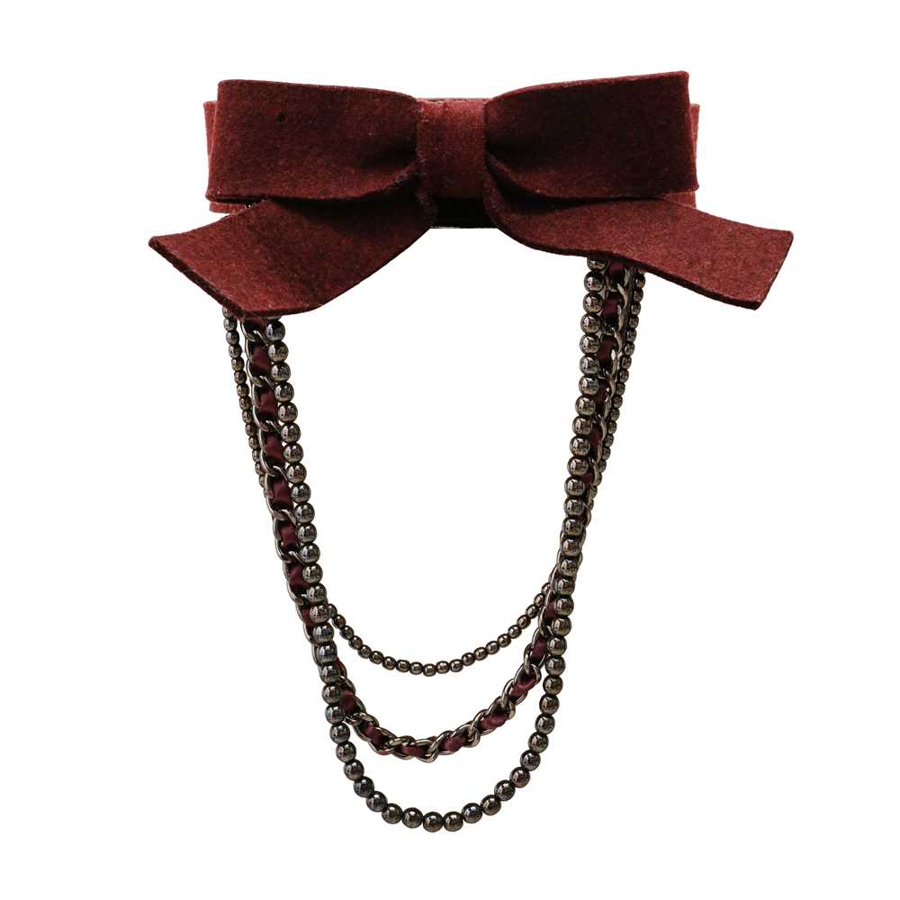 Lot 29 - Chanel Burgundy Pearl Chain Bow Waist Belt - Size 90