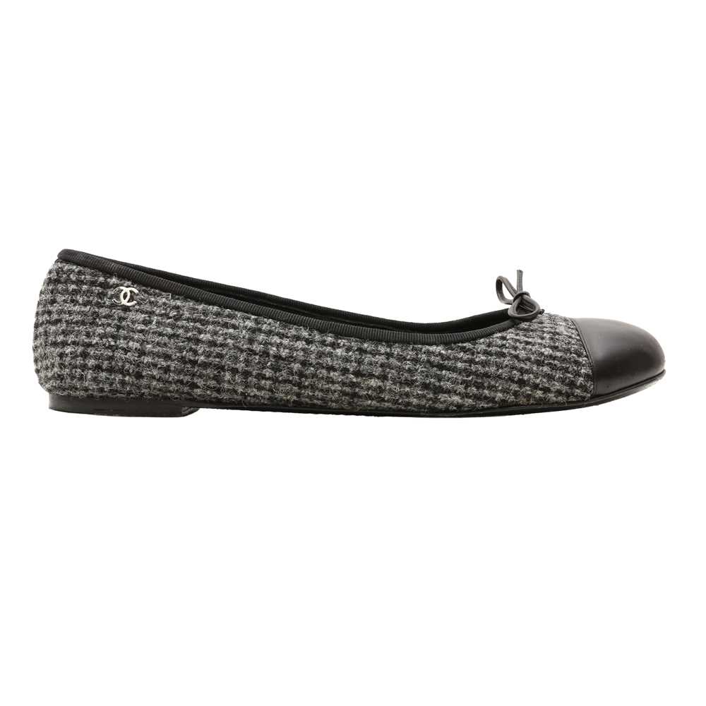 Lot 54 - Chanel Grey Tweed CC Ballet Flat - Size 40