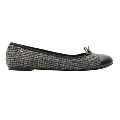 Lot 54 - Chanel Grey Tweed CC Ballet Flat - Size 40