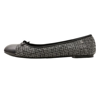 Lot 54 - Chanel Grey Tweed CC Ballet Flat - Size 40