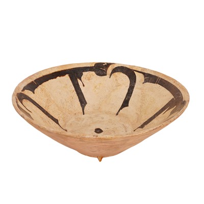 Lot 261 - A Slip-Painted Pottery Bowl with Abstract Foliate Decoration