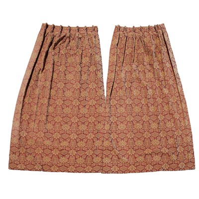 Lot 196 - A pair of damask curtains