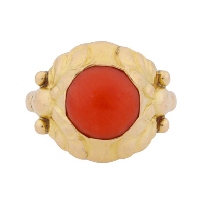 Lot 210 - A coral single stone ring