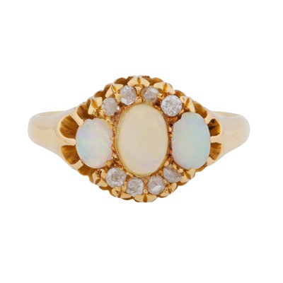 Lot 123 - An opal and diamond ring