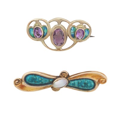 Lot 485 - Two brooches