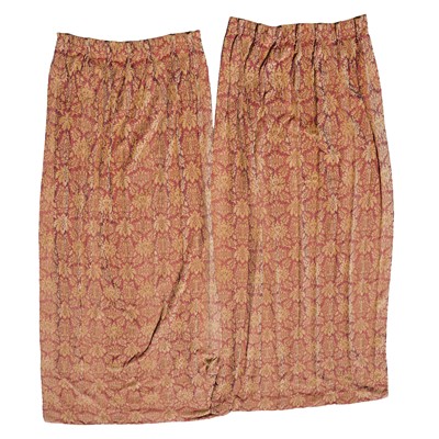 Lot 195 - A pair of damask curtains