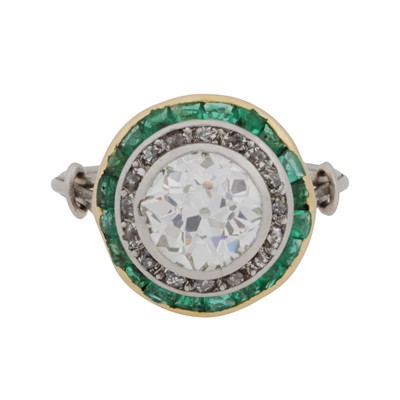 Lot 114 - A diamond and emerald cluster ring, circa 1930's