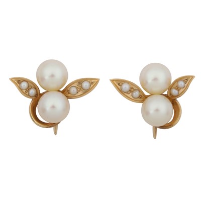 Lot 102 - A pair of pearl earrings