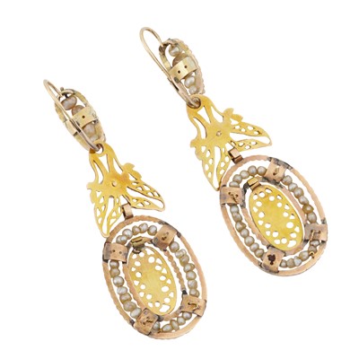 Lot 78 - A pair of pearl pendent earrings