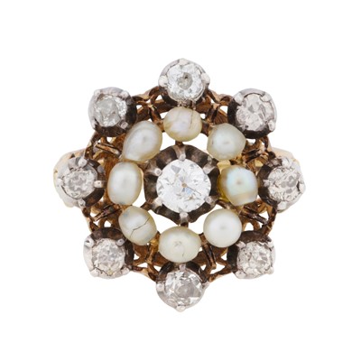 Lot 327 - A pearl and diamond ring