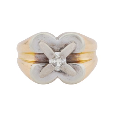 Lot 325 - A diamond single stone tank ring