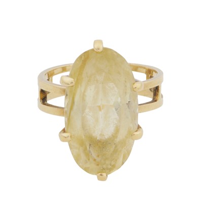 Lot 325 - A lemon quartz ring