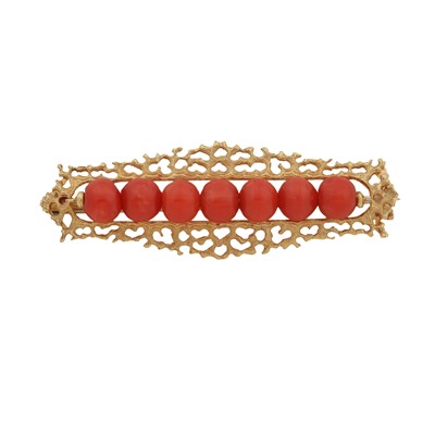 Lot 217 - A coral brooch