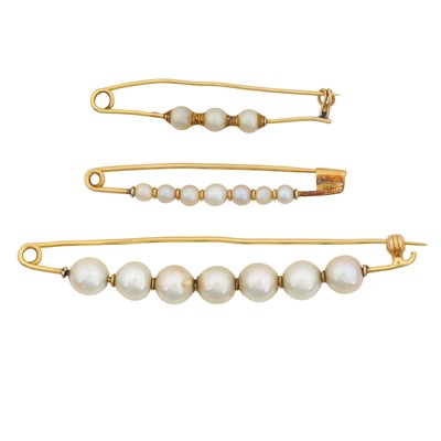 Lot 125 - Three pearl brooches