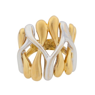 Lot 304 - A sculptural band ring