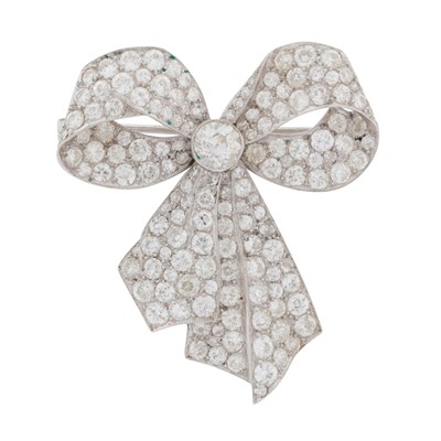 Lot 336 - A diamond bow brooch