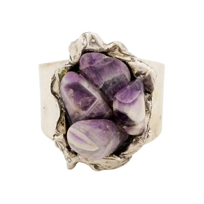 Lot 254 - An amethyst bracelet