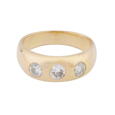 Lot 179 - A diamond three stone ring