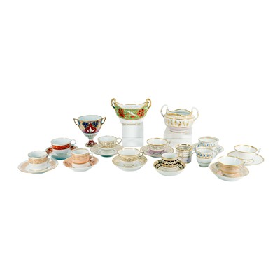 Lot 278 - A collection of Worcester porcelain to include Flight Barr & Barr and Barr Flight