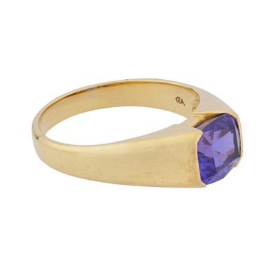 Lot 47 - A tanzanite single stone ring