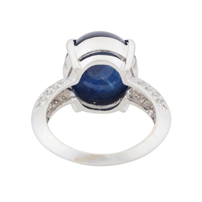 Lot 57 - A sapphire and diamond ring