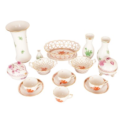 Lot 258 - A collection of Herend 'Apponyi' or 'Chinese bouquet' porcelain