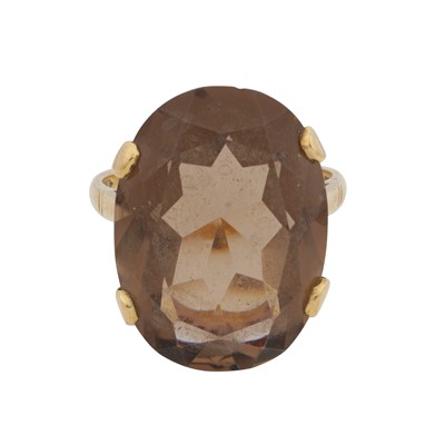 Lot 160 - A smoky quartz single stone ring