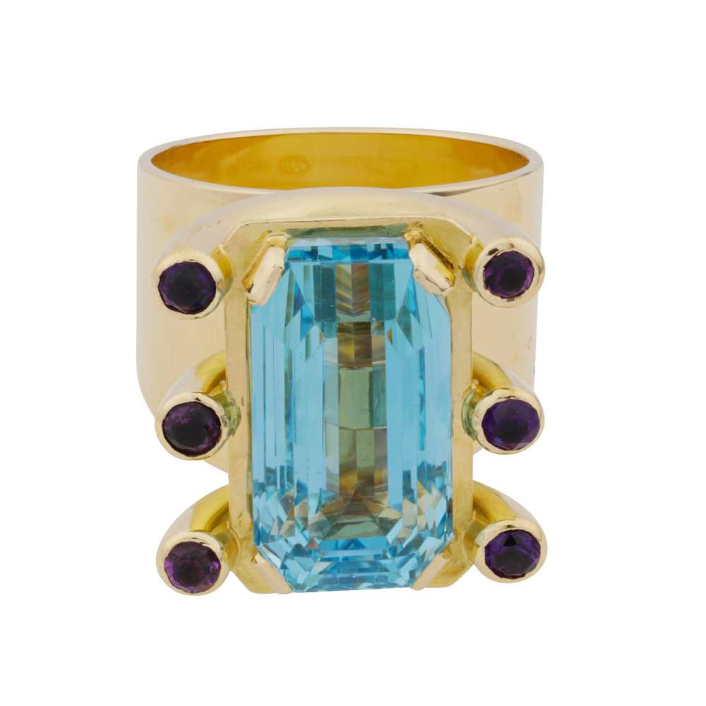 Lot 76 - An aquamarine and amethyst cocktail ring, circa 1983
