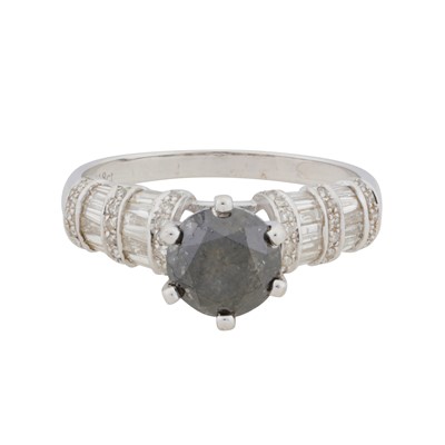 Lot 409 - A black and white diamond ring