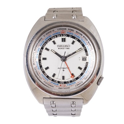 Lot 51 - Men's Seiko 'World Time' Bracelet Watch