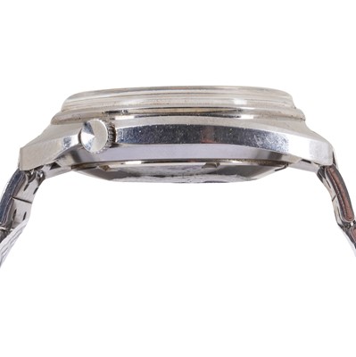 Lot 51 - Men's Seiko 'World Time' Bracelet Watch