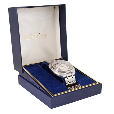 Lot 51 - Men's Seiko 'World Time' Bracelet Watch