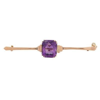 Lot 253 - An amethyst bar brooch