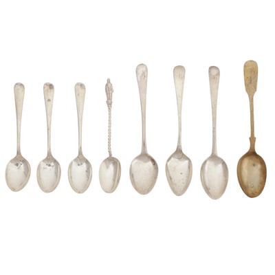 Lot 707 - A mixed group of teaspoons