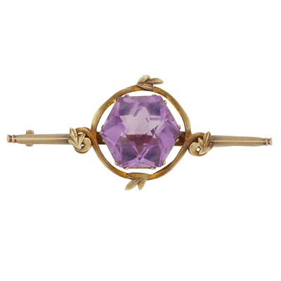 Lot 216 - An amethyst brooch