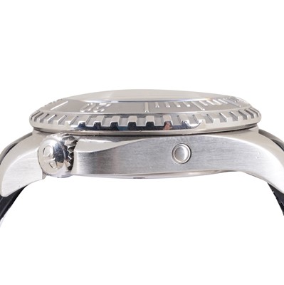 Lot 39 - Men's Girard-Perregaux 'Sea Hawk II' Wristwatch
