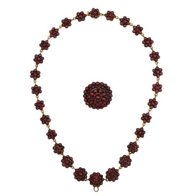 Lot 54 - A garnet necklace and brooch adaptable suite