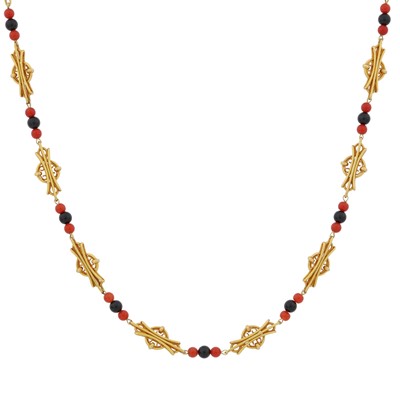 Lot 121 - A coral and onyx longchain necklace