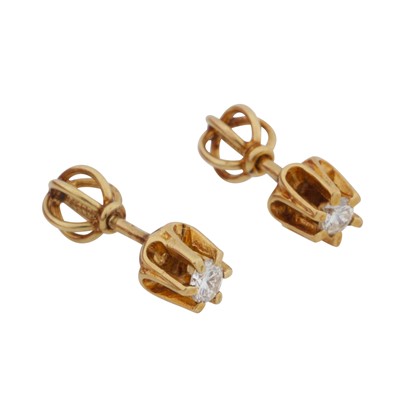 Lot 85 - A pair of diamond stud earrings