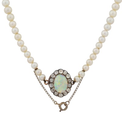 Lot 122 - An opal and diamond pearl necklace