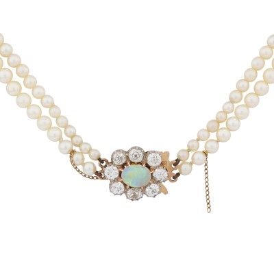 Lot 124 - An opal and diamond pearl necklace