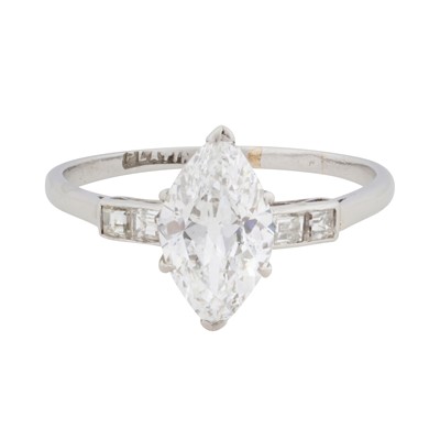 Lot 345 - A diamond ring