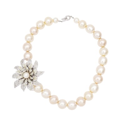 Lot 233 - Chanel Ivory Pearl Crystal Flower Necklace