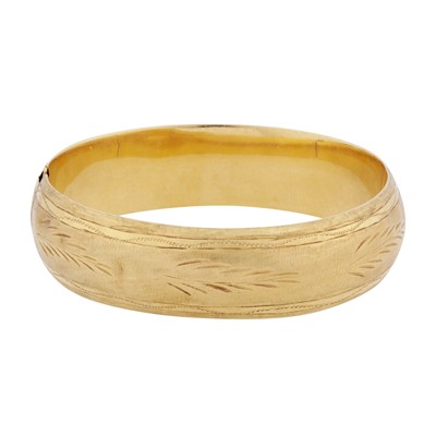 Lot 288 - A textured bangle